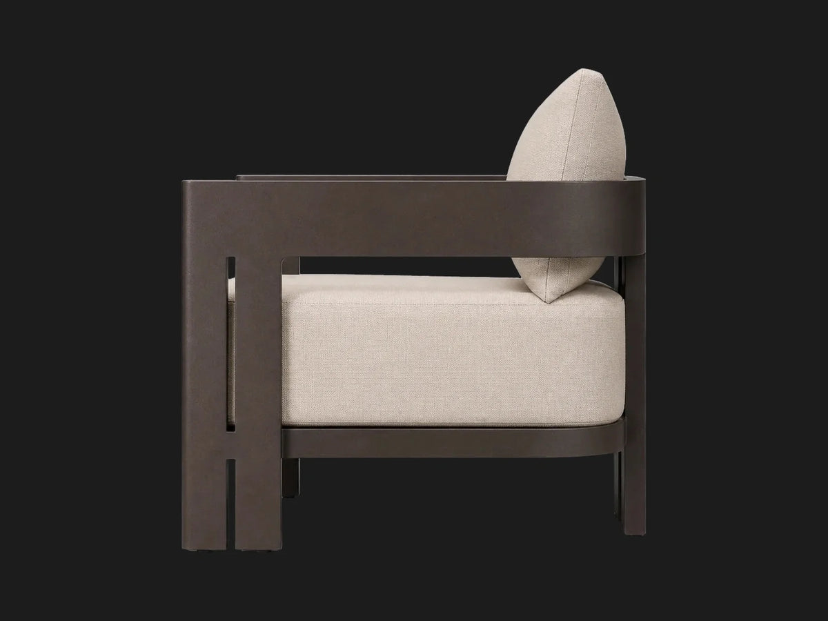 Outdoor aluminum lounge chair, side view